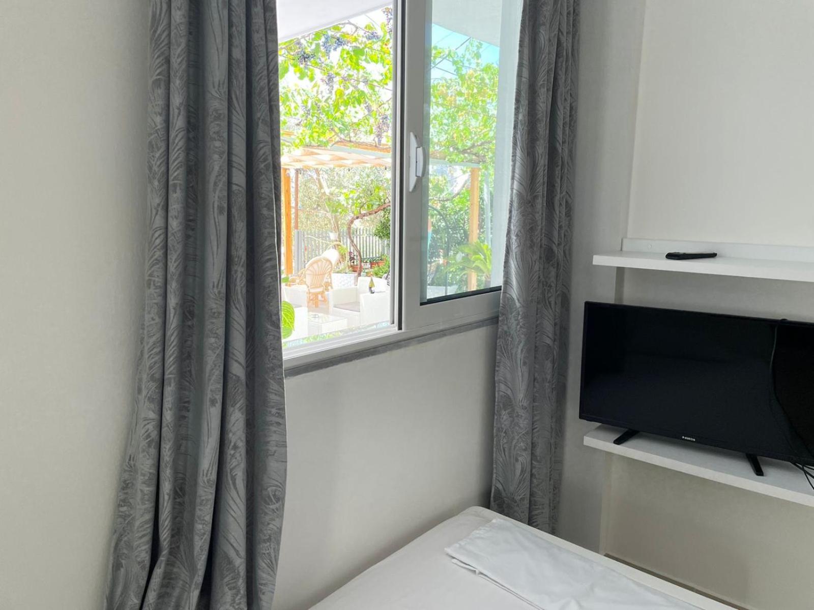 Sala Apartment'S Sarandë Værelse billede